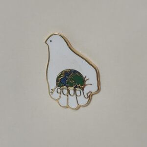 Good Cond. Vtg. Dolphin Designs He's Got The Whole World In His Hands Dove Pin